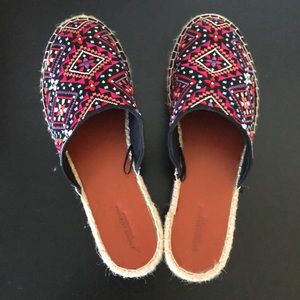 American eagle embroidered mule sandal